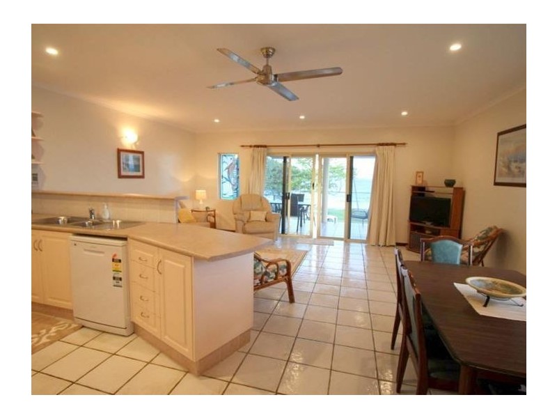 3/112 Kennedy Esplanade, South Mission Beach QLD 4852