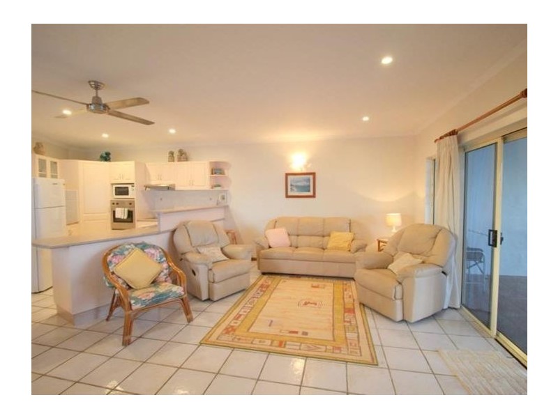 3/112 Kennedy Esplanade, South Mission Beach QLD 4852