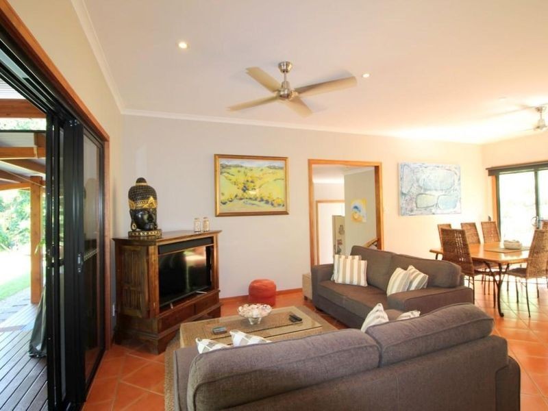 1/627 Bingil Bay Road, Bingil Bay QLD 4852