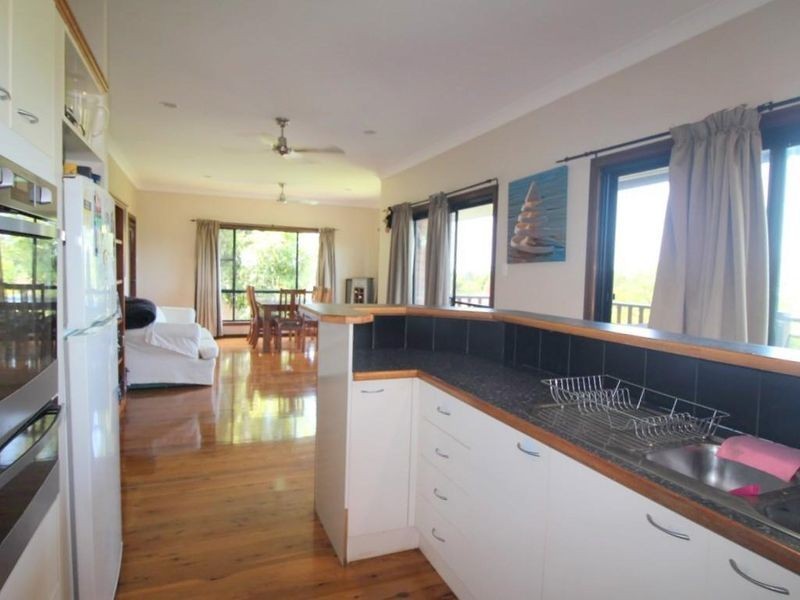 11 Dunkalli Crescent, Wongaling Beach QLD 4852