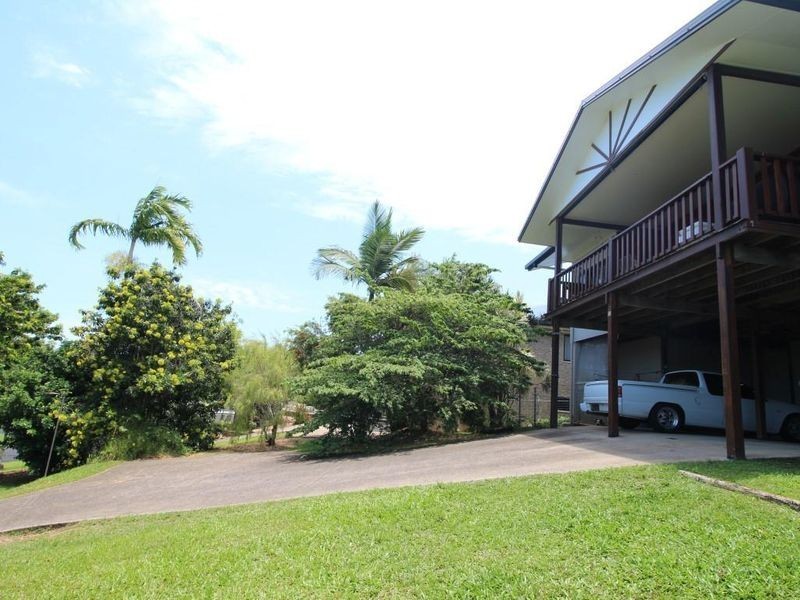 11 Dunkalli Crescent, Wongaling Beach QLD 4852