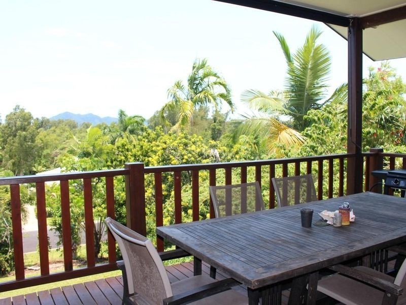 11 Dunkalli Crescent, Wongaling Beach QLD 4852