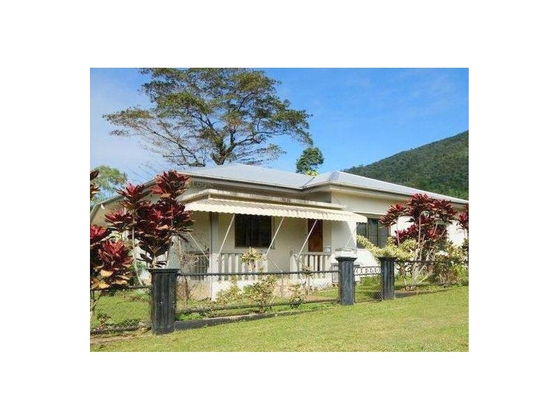 17 Henry Street, Tully QLD 4854