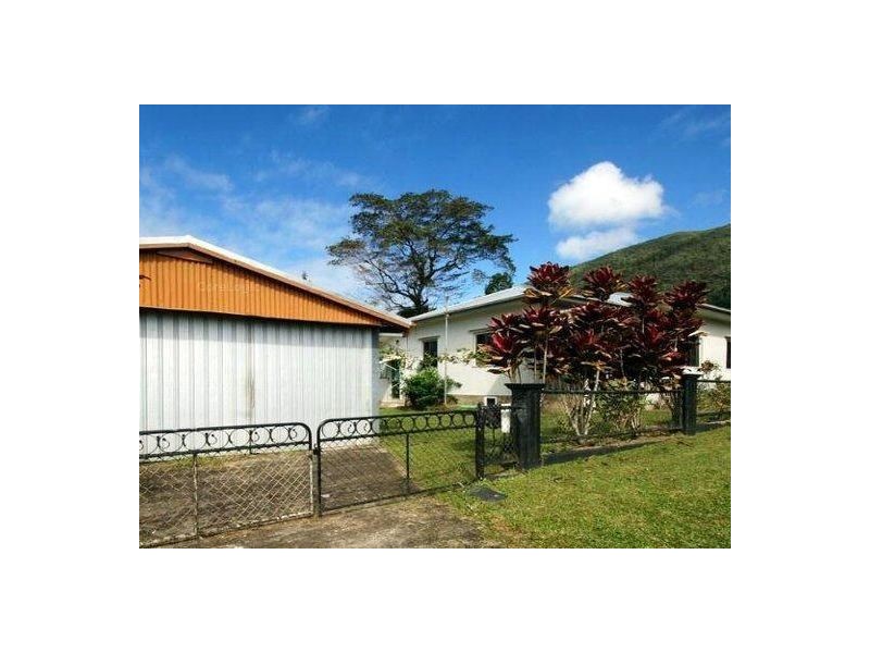 17 Henry Street, Tully QLD 4854