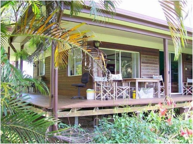 12 McRobbie Road, Silkwood QLD 4856