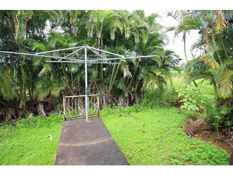 12 McRobbie Road, Silkwood QLD 4856