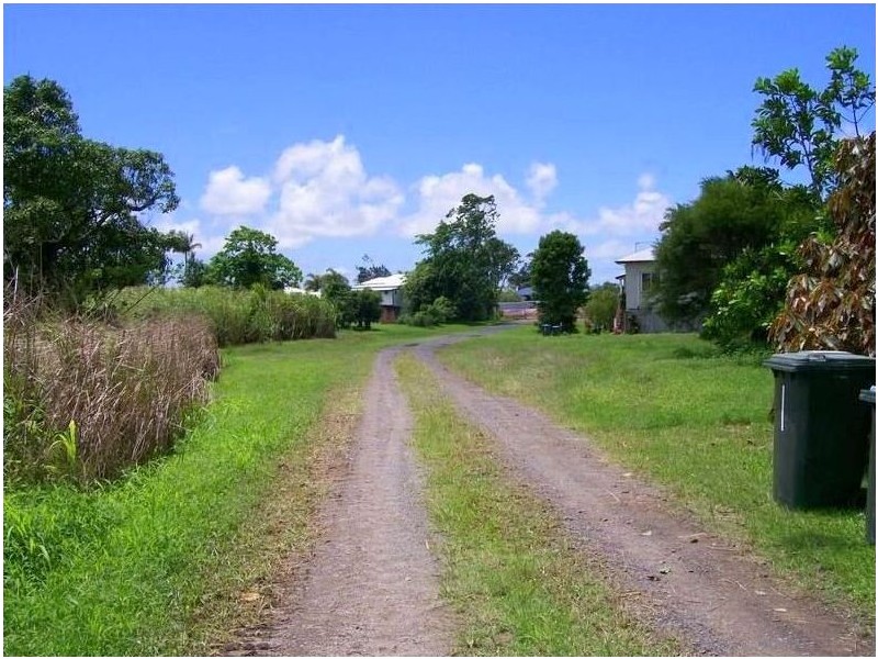 12 McRobbie Road, Silkwood QLD 4856