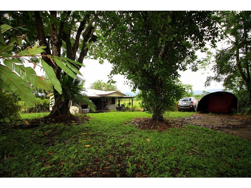 12 McRobbie Road, Silkwood QLD 4856