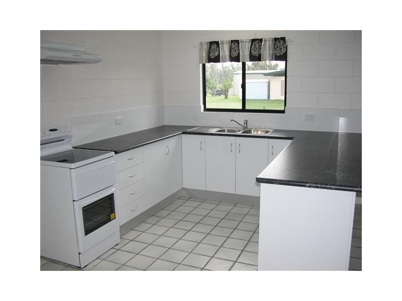 1/117 Taylor Street, Tully Heads QLD 4854