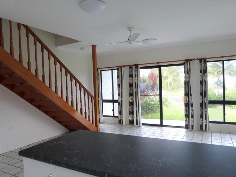 1/117 Taylor Street, Tully Heads QLD 4854