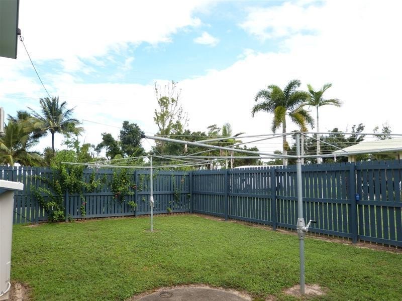 1/117 Taylor Street, Tully Heads QLD 4854