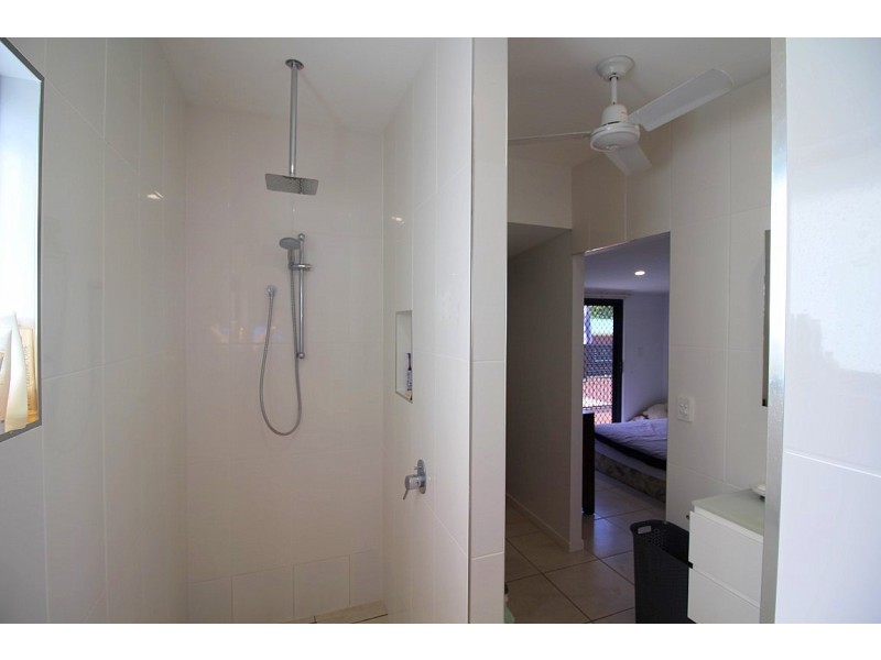 11 Endeavour Avenue, Mission Beach QLD 4852