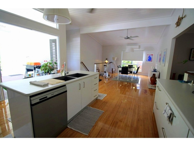 10 Dunkalli Crescent, Wongaling Beach QLD 4852