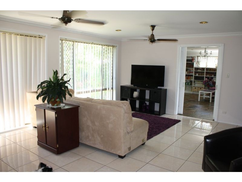 7 Mardella Court, Mermaid Waters QLD 4218