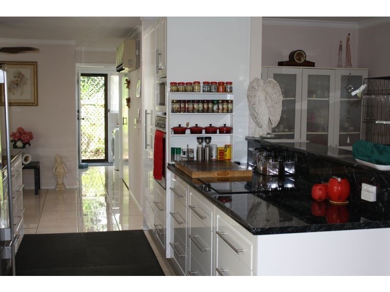 7 Mardella Court, Mermaid Waters QLD 4218