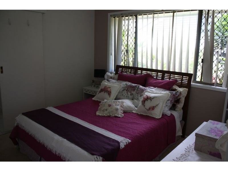 7 Mardella Court, Mermaid Waters QLD 4218