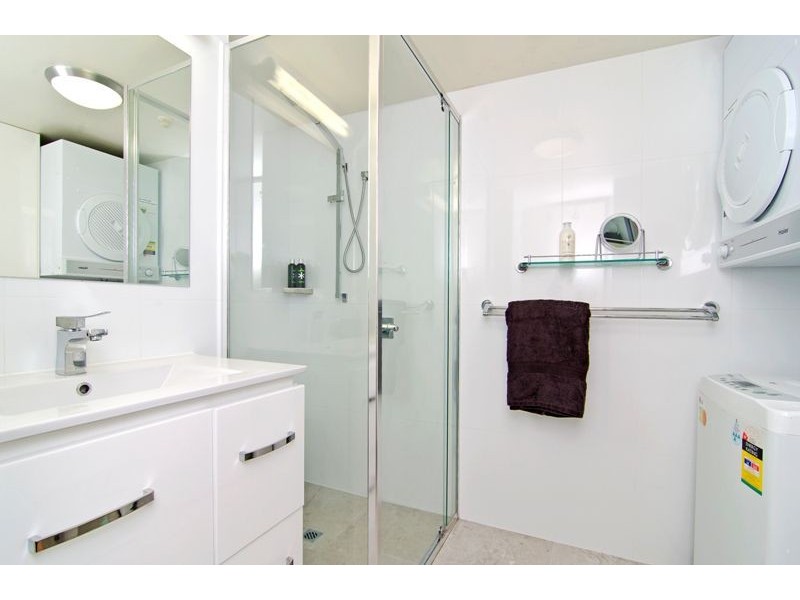 Clear Island Waters QLD 4226