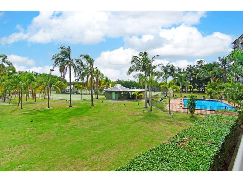 Clear Island Waters QLD 4226