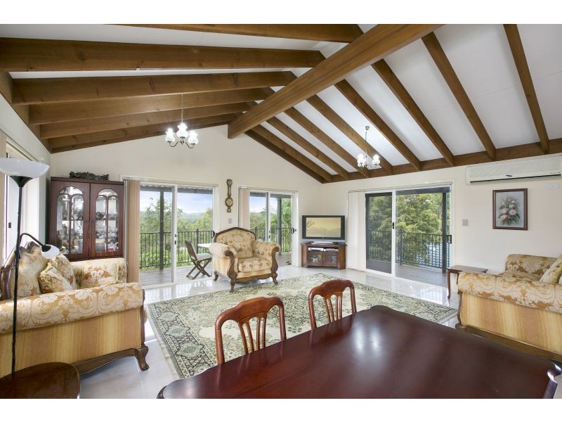 4 Moray, Highland Park QLD 4211