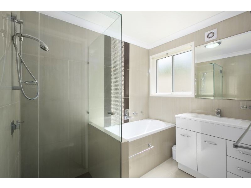 4 Moray, Highland Park QLD 4211