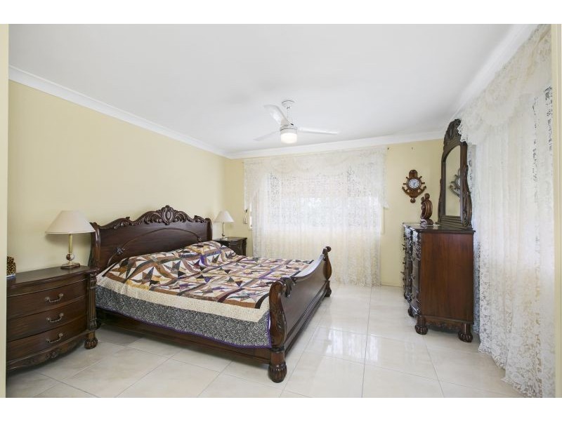 4 Moray, Highland Park QLD 4211