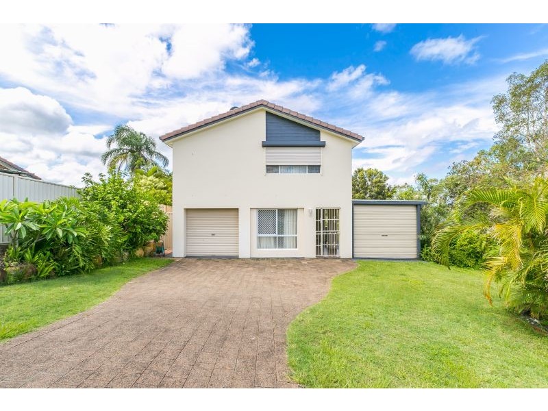 4 Moray, Highland Park QLD 4211