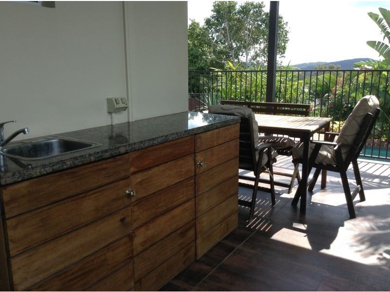 4 Moray, Highland Park QLD 4211