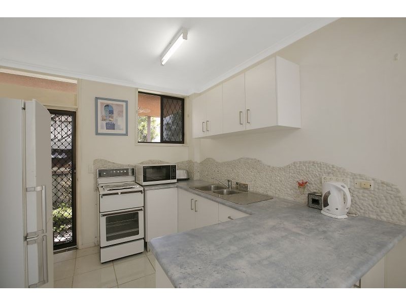 2/142 Surf Parade, Broadbeach QLD 4218