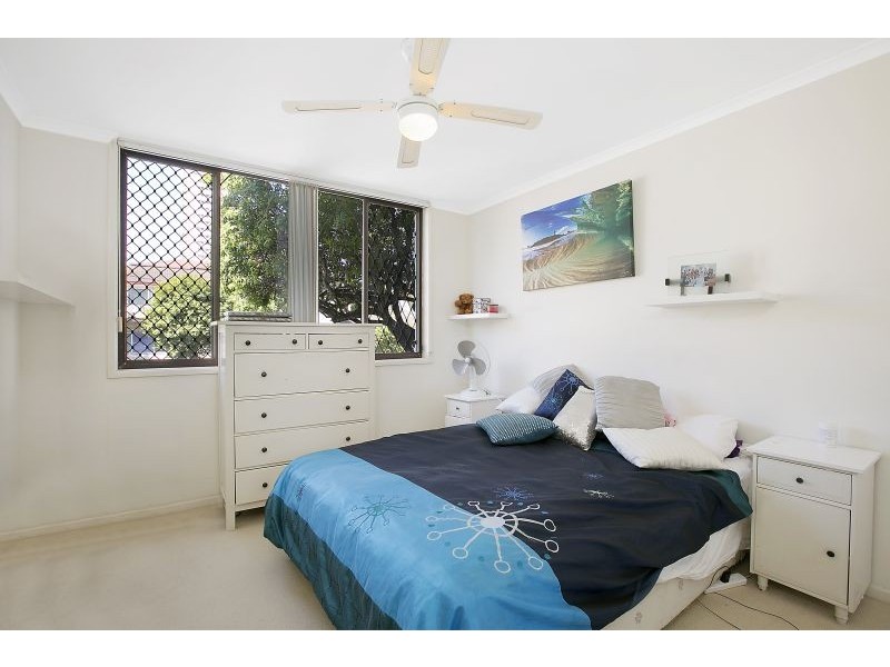 2/142 Surf Parade, Broadbeach QLD 4218