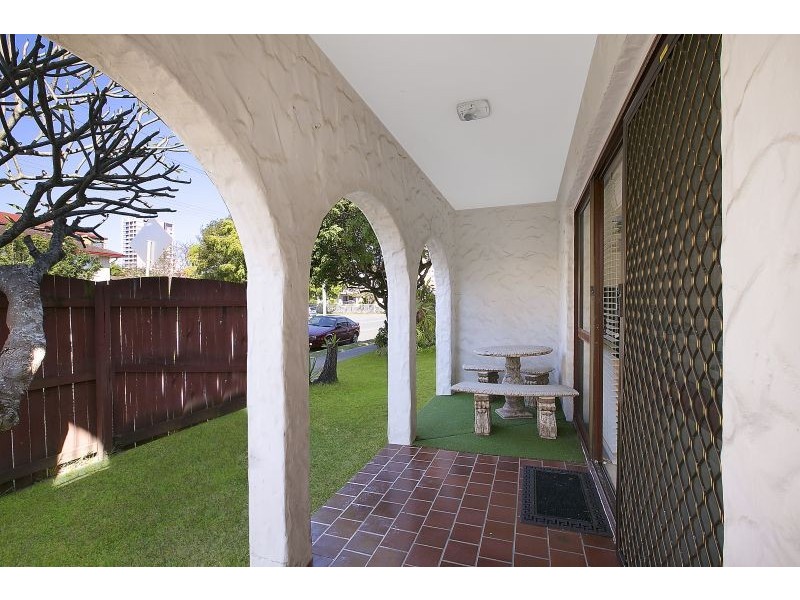 2/142 Surf Parade, Broadbeach QLD 4218