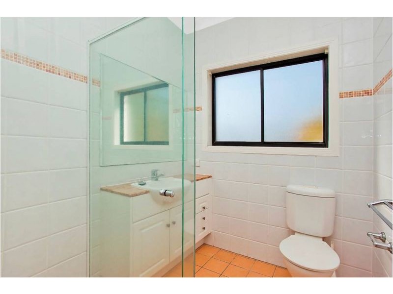 2/19 Jubilee Avenue, Broadbeach QLD 4218