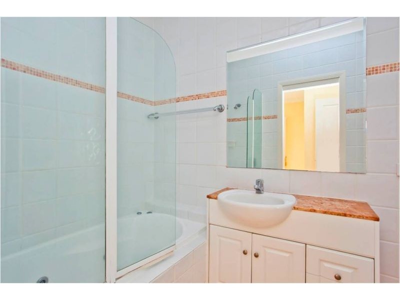 2/19 Jubilee Avenue, Broadbeach QLD 4218