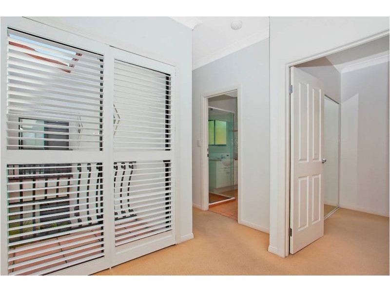 2/19 Jubilee Avenue, Broadbeach QLD 4218