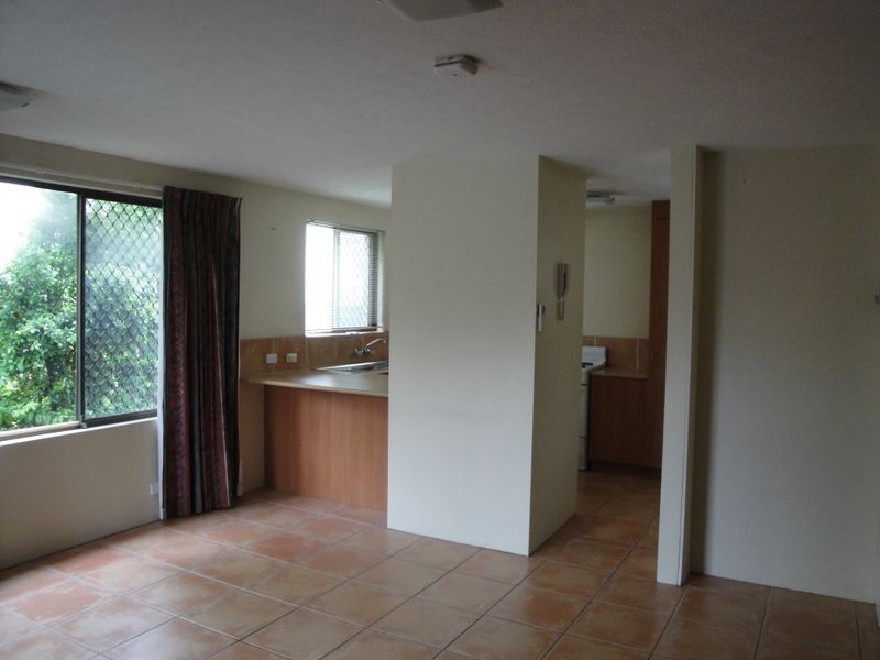 2/16 Rosewood Avenue, Broadbeach QLD 4218