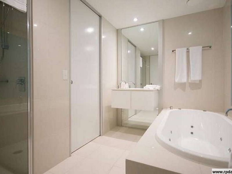 2403 9 Hamilton Avenue, Surfers Paradise QLD 4217