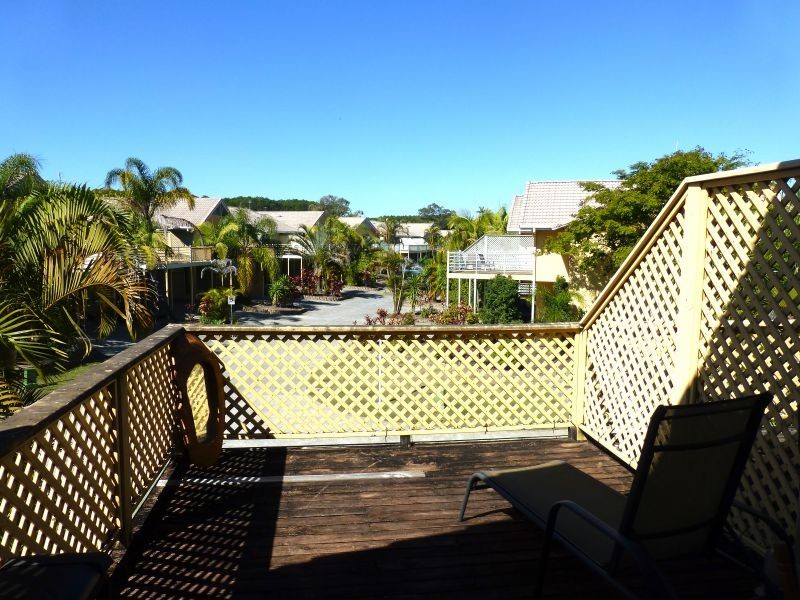 6/215 Cottesloe Drive, Mermaid Waters QLD 4218