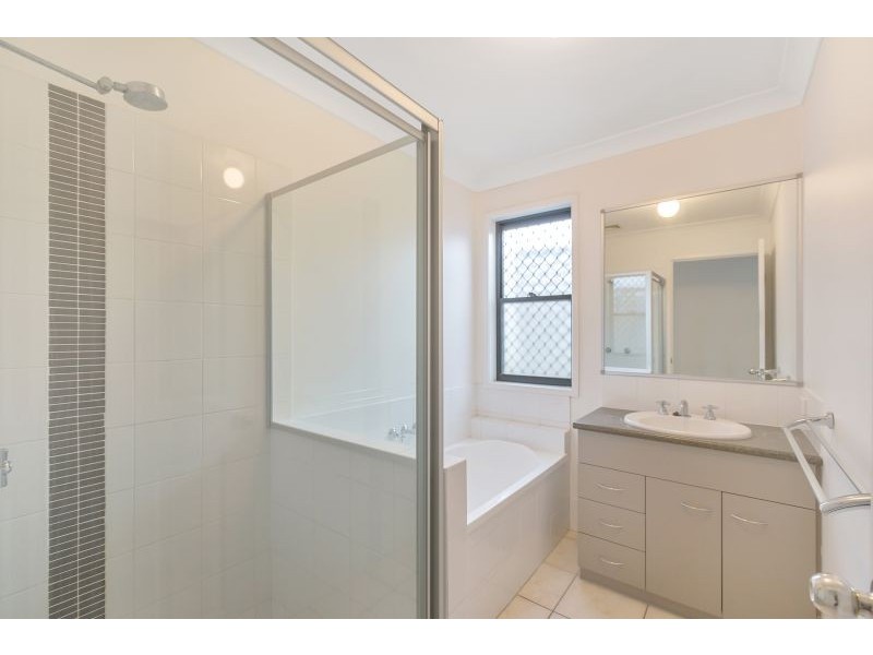 24 Mapelton Ccrt, Parkinson QLD 4115