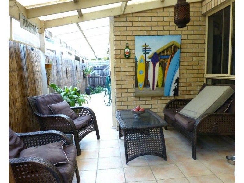 2/4 Morotai Ave, Palm Beach QLD 4221