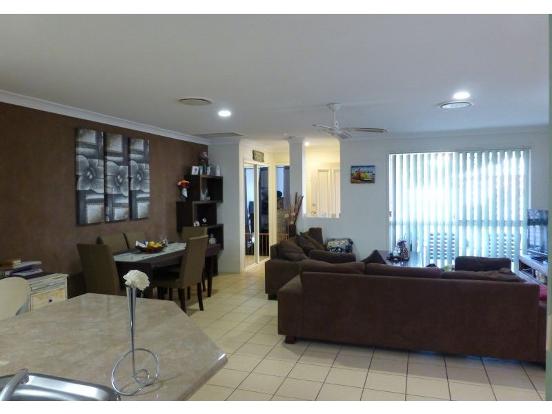 2/4 Morotai Ave, Palm Beach QLD 4221