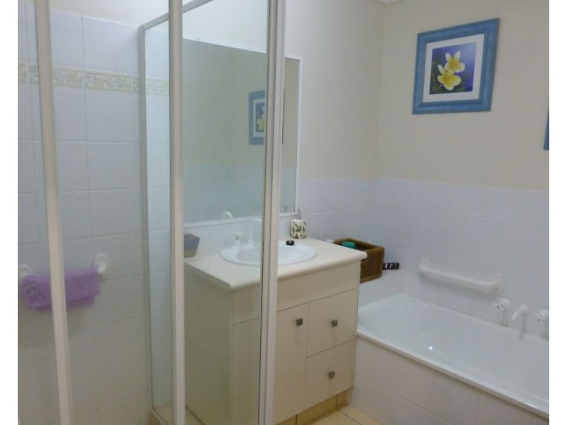 2/4 Morotai Ave, Palm Beach QLD 4221