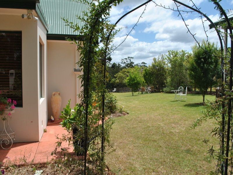 38 Knoll Road, Tamborine Mountain QLD 4272