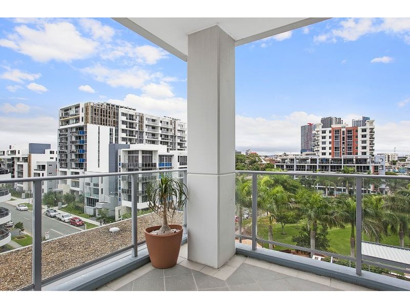801/4 Como Crescent “Sundale Precinct A2 Marina”, Southport QLD 4215