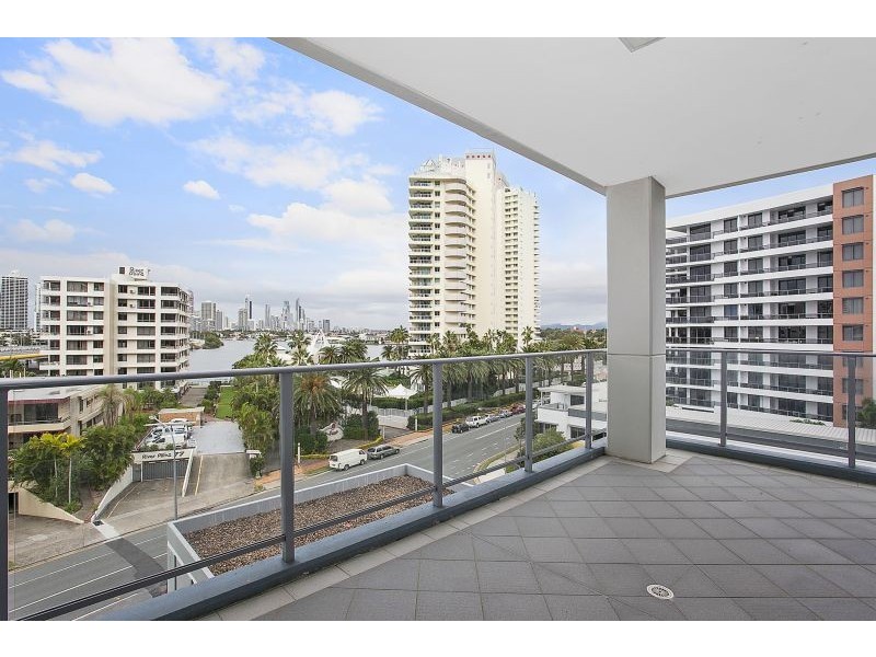 801/4 Como Crescent “Sundale Precinct A2 Marina”, Southport QLD 4215