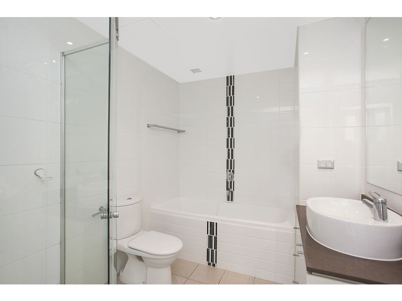 801/4 Como Crescent “Sundale Precinct A2 Marina”, Southport QLD 4215