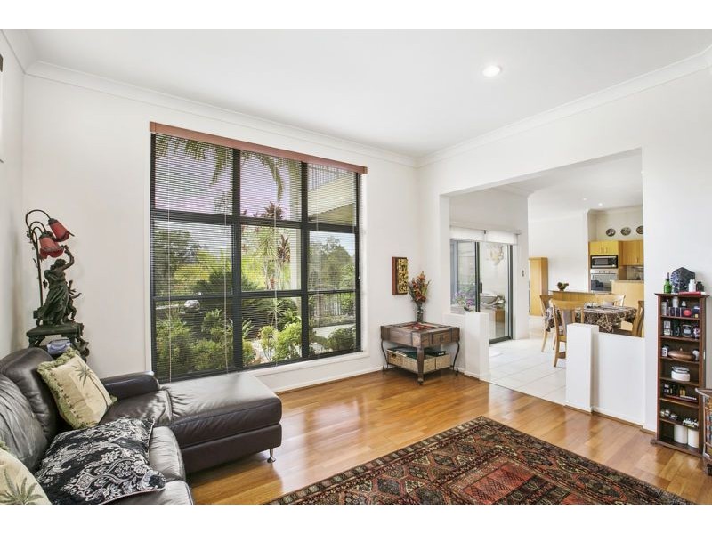 2/1 Sarah Place, Ashmore QLD 4214