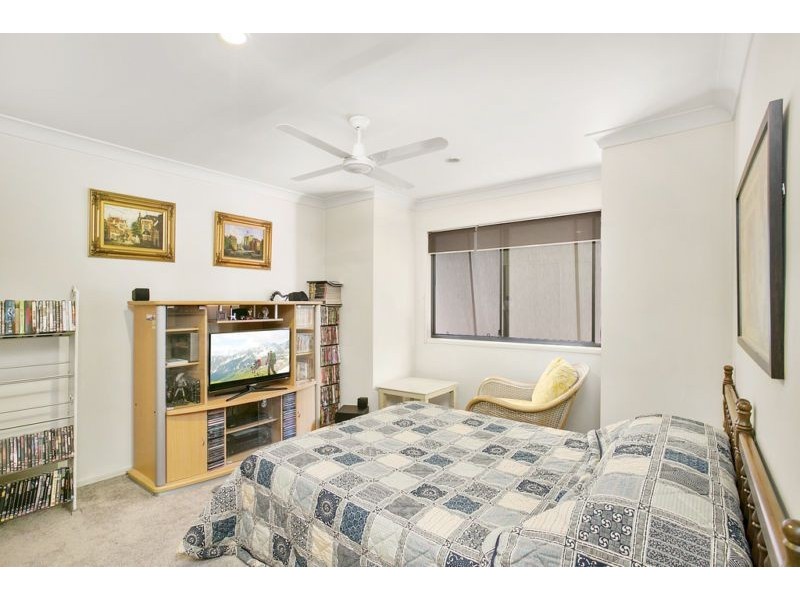 2/1 Sarah Place, Ashmore QLD 4214