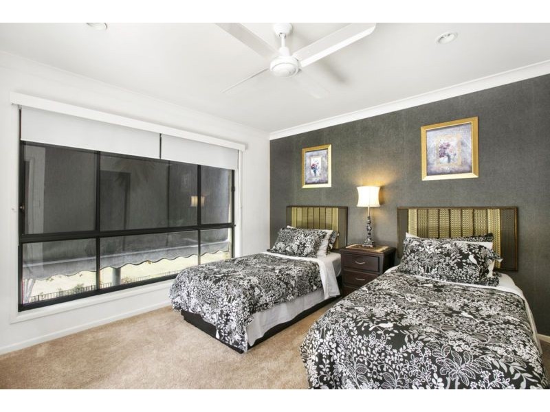 2/1 Sarah Place, Ashmore QLD 4214