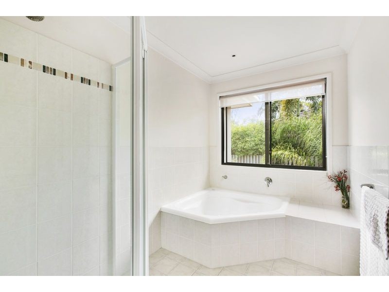 2/1 Sarah Place, Ashmore QLD 4214