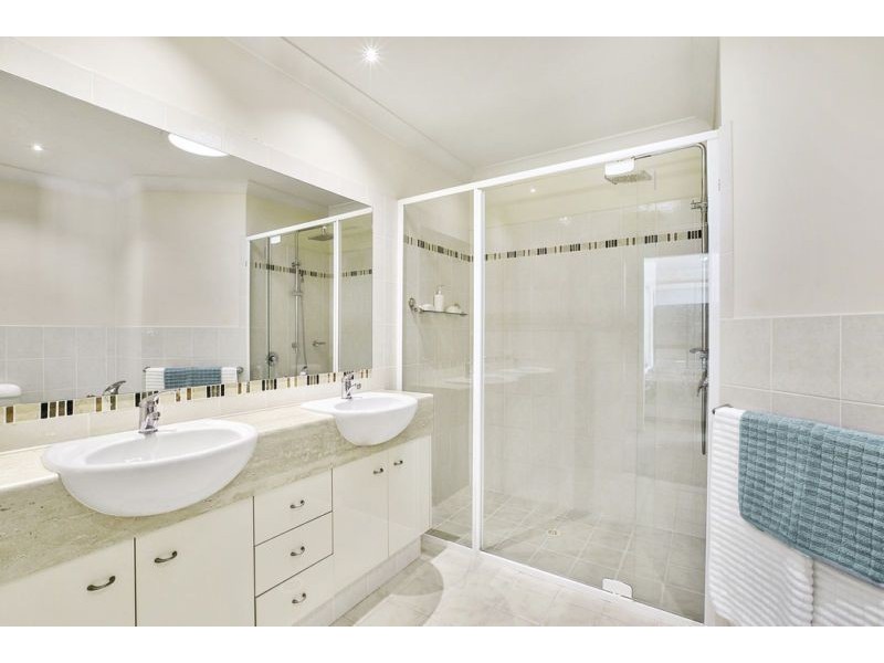 2/1 Sarah Place, Ashmore QLD 4214