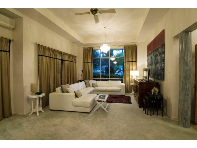 6 Gibraltar Drive, Isle Of Capri QLD 4217